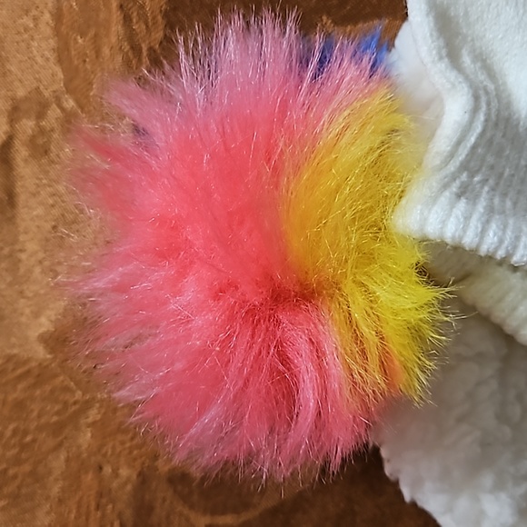 Girls White Knit Cap & Gloves-Fuzzy w/Sequin Heart & Pompom-NWT - Picture 3 of 6